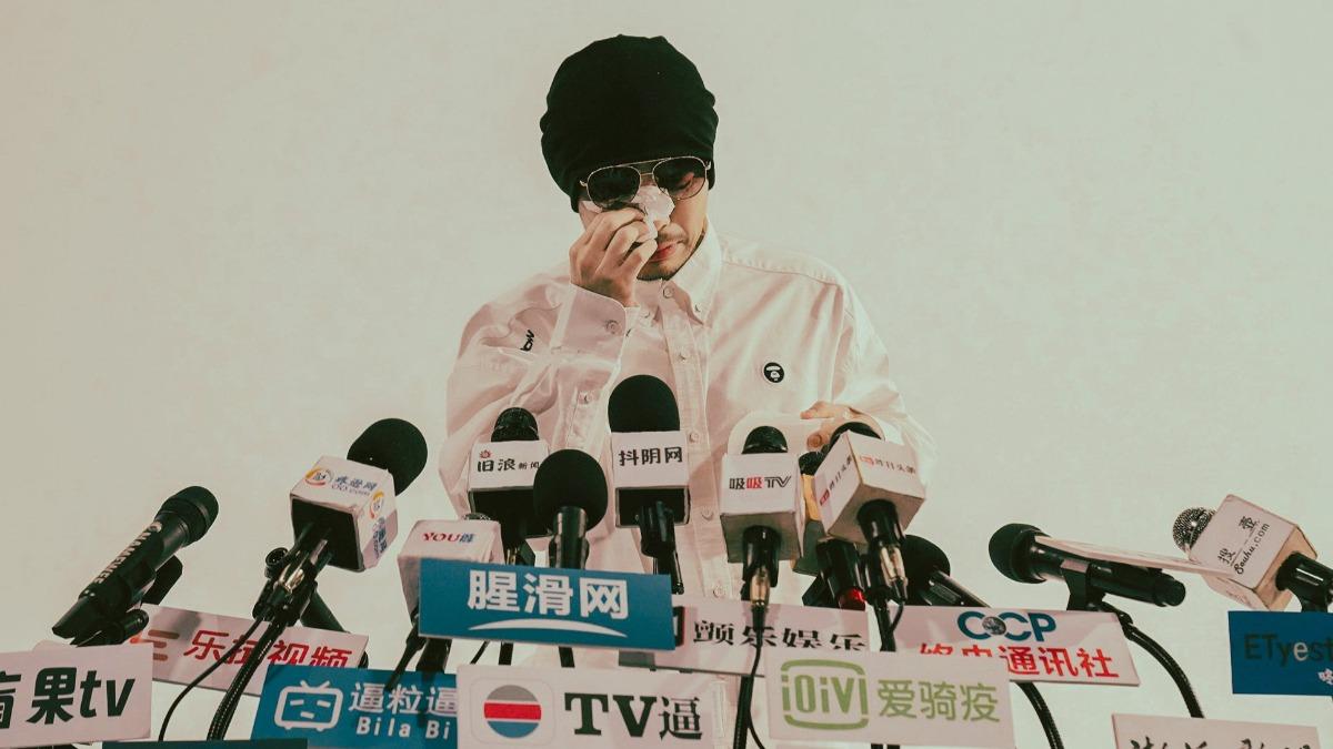 黃明志不認罪！案發飯店「一晚價格曝」　當地醫院畫面曝