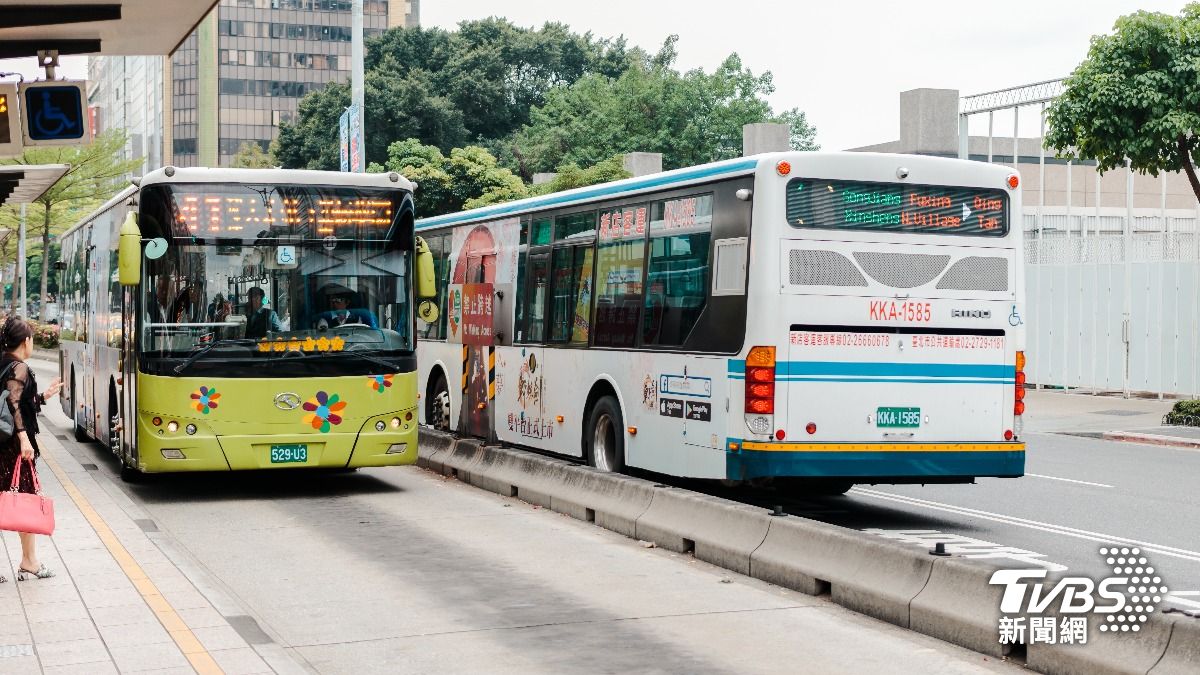 本次路跑活動交通管制預估47條公車路線受影響，取消停靠56站。（示意圖／shutterstock達志影像）