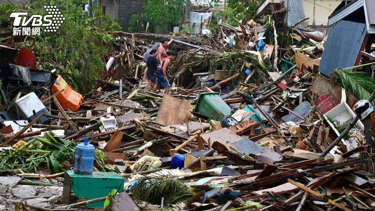 海鷗颱風侵襲菲律賓已釀26死，軍方直升機更在馳援途中不幸墜毀。（圖／達志影像美聯社）