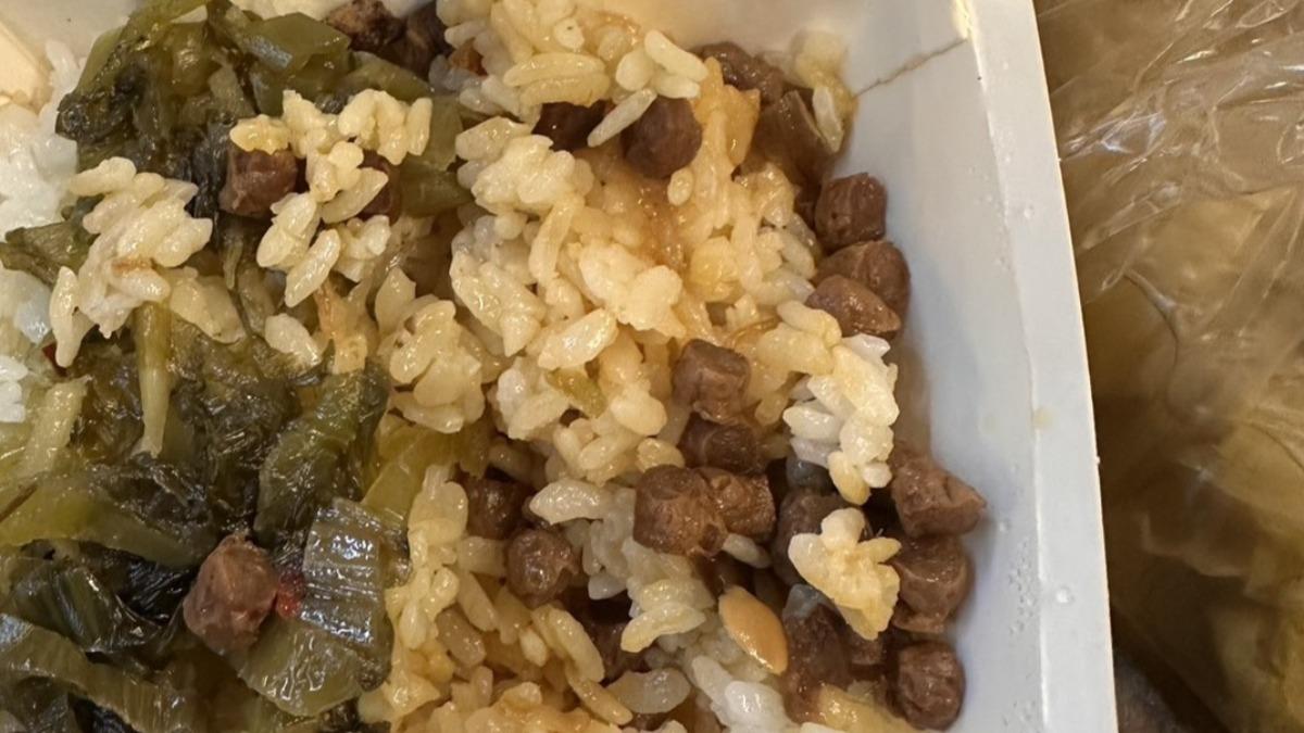 名店滷肉飯「素肉充當豬肉」硬賣沒告知　他回家打開怒：簡直詐欺