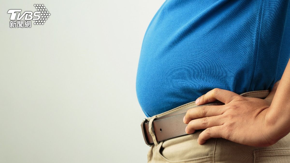 不是代謝變差!醫曝「中年發福關鍵」 補2營養+運動訓練改善