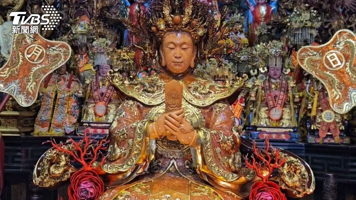 寶石珊瑚媽祖遭竊！賊從天而降　三樓「跳進大殿」避開保全系統