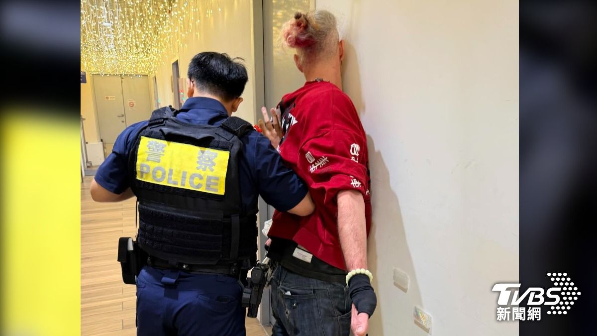 法籍男又鬧西門町！「貼臉吹氣」騷擾藝人　翻打賞箱遭逮