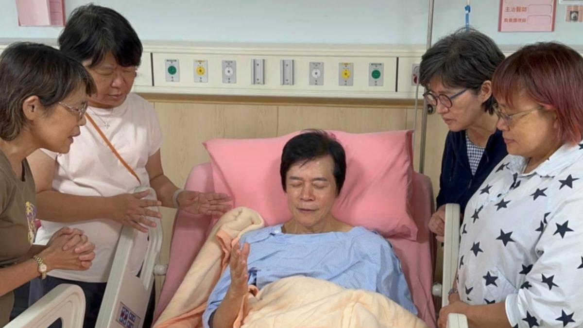 洪榮宏遭疑罹癌！憔悴動刀「教友祈禱畫面曝」　經紀人回應了　