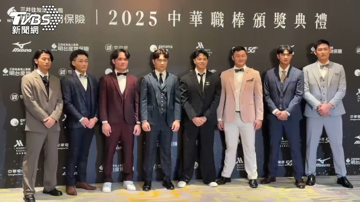 睽違30年！　中職頒獎回到高雄　球員褪球衣換西裝
