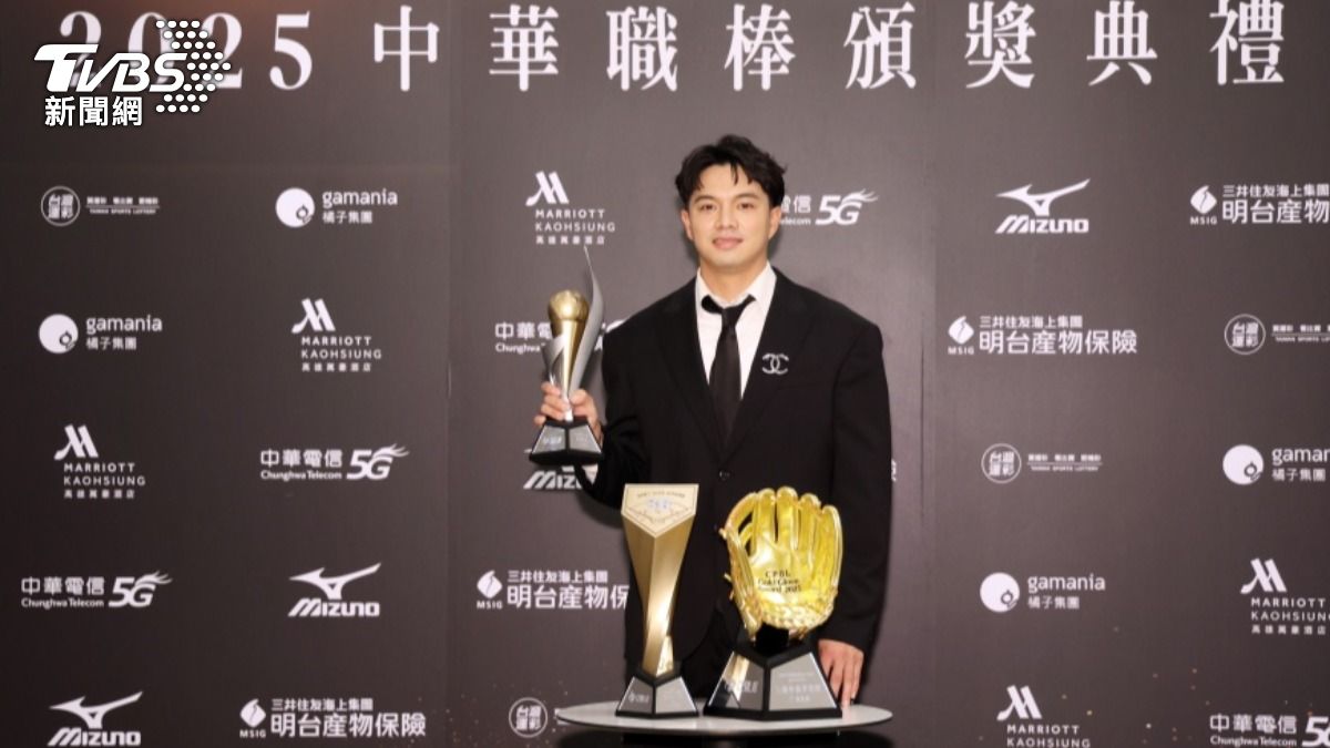 中職/吳念庭奪打擊王、三壘手金手套!升格當爸更有責任感