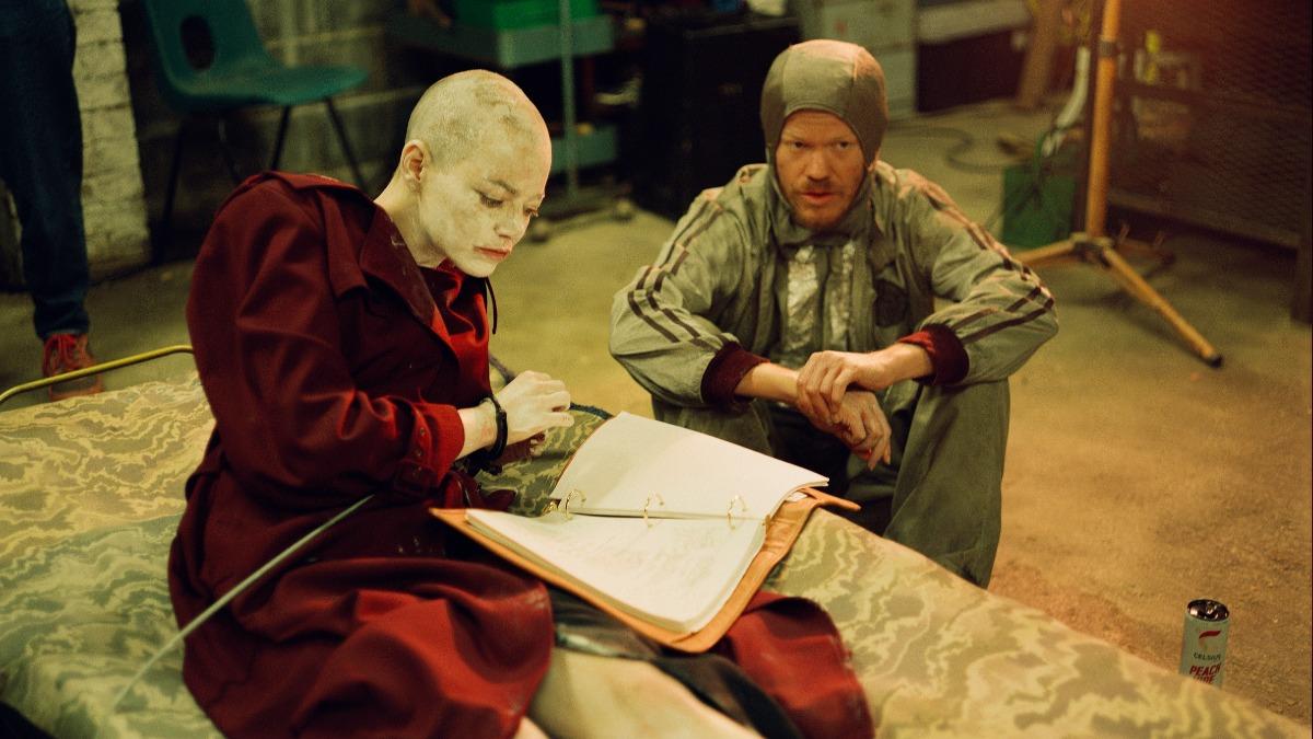 坎城影帝傑西普萊蒙、名導再合作《暴蜂尼亞》!綁架艾瑪史東關在地下室展現精湛演技