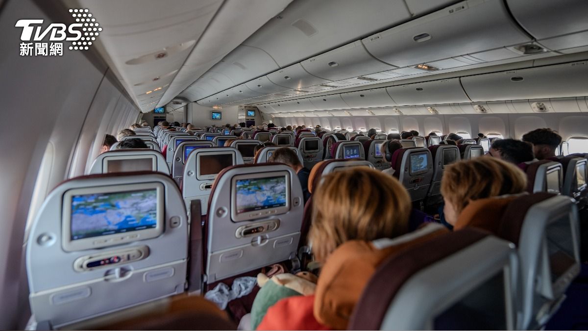 達美航空「便便」亂班機！忍5.5小時惡臭乘客崩潰：需驅魔