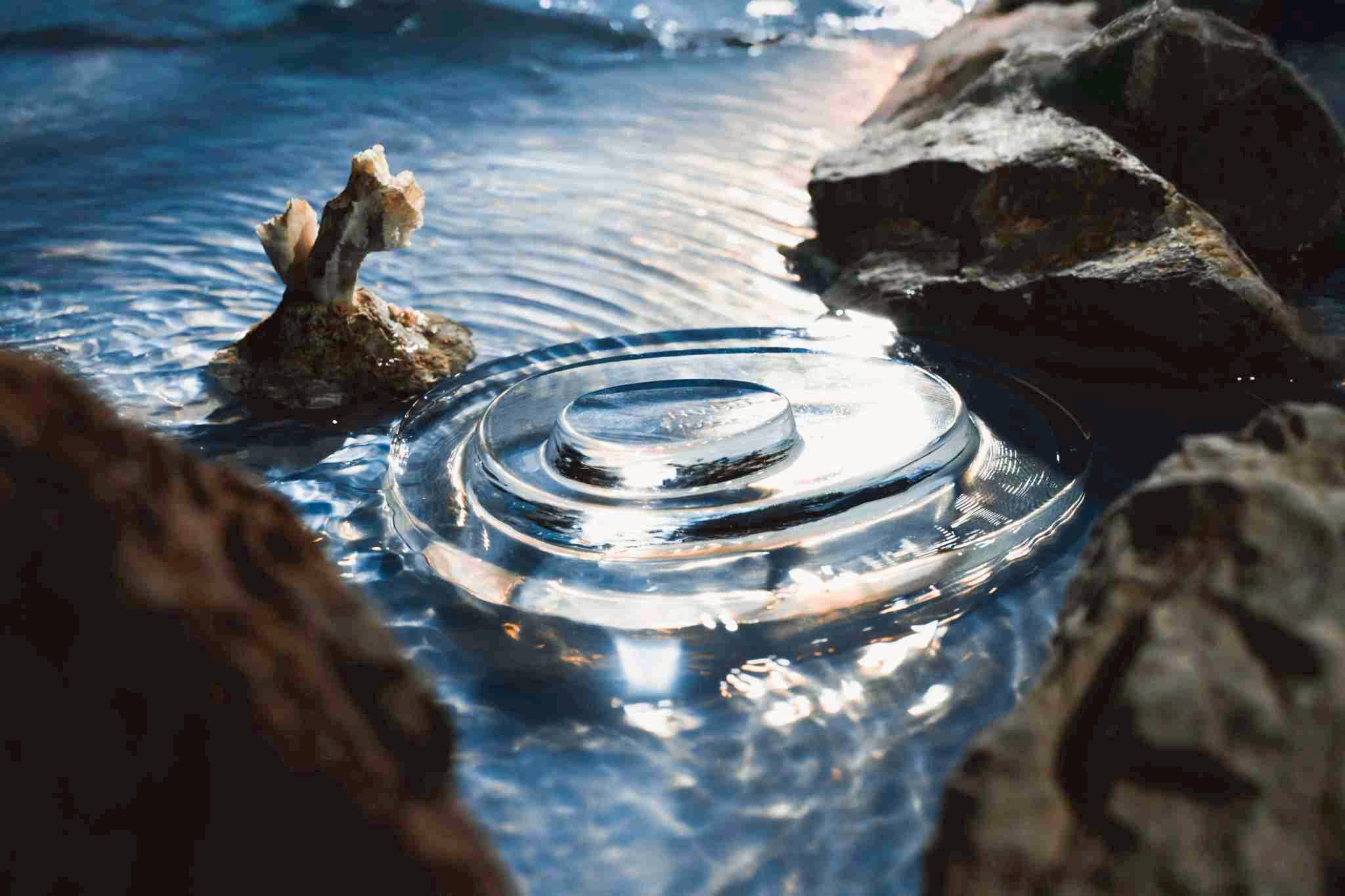 玻璃重生的藝術之光 HAPPYHAIR攜手春池永續禮贈溫柔登場