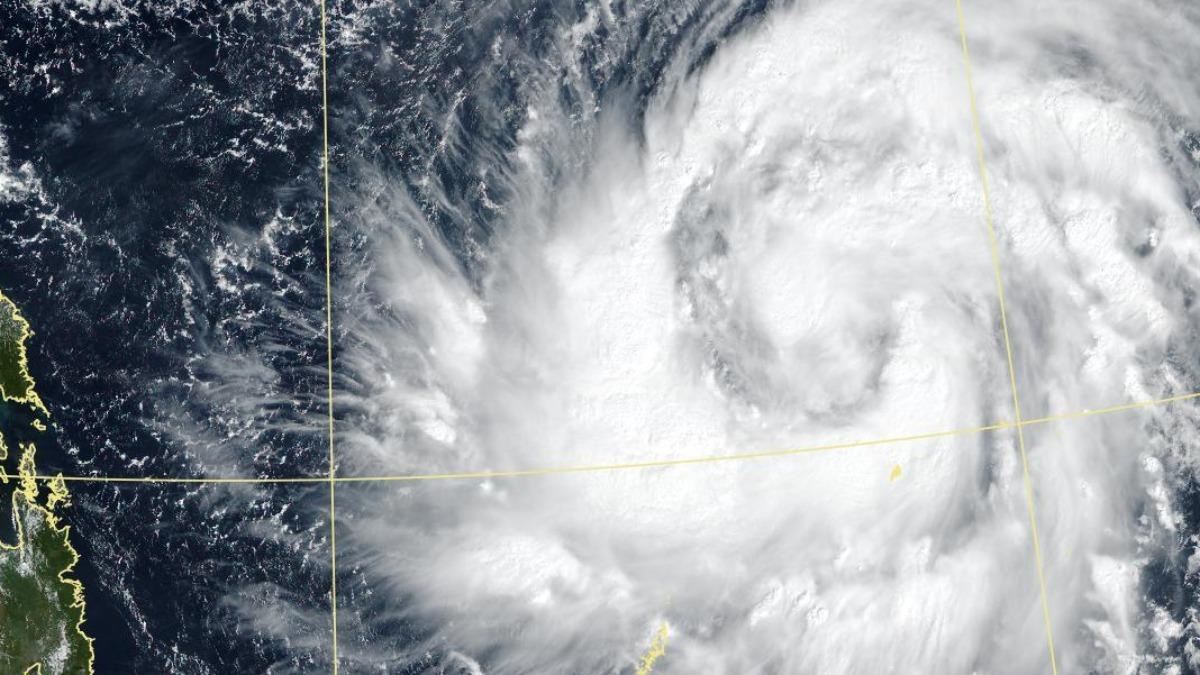 天氣/鳳凰颱風恐成強颱!最新路徑出爐 專家:這2天穿越台灣上空
