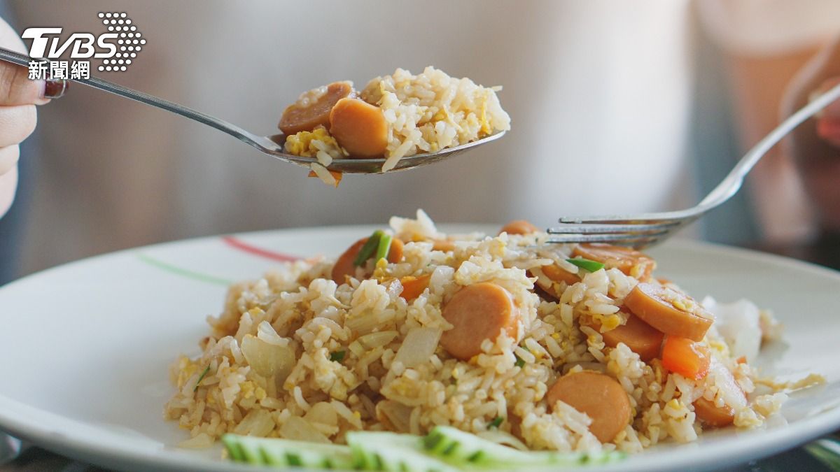 陸男吃炒飯進ICU!醫曝飯裡「1物」險致死 滷肉、乳品也常見