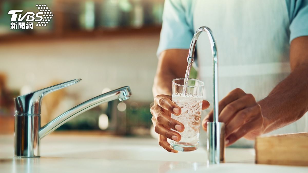 缺水恐害腎結石上身! 專家揭:「一招」輕鬆計算每日攝取量