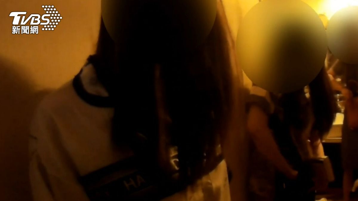 老司機據點遭攻堅!桃園警逮12應召女 她見警急喊「我在睡覺」