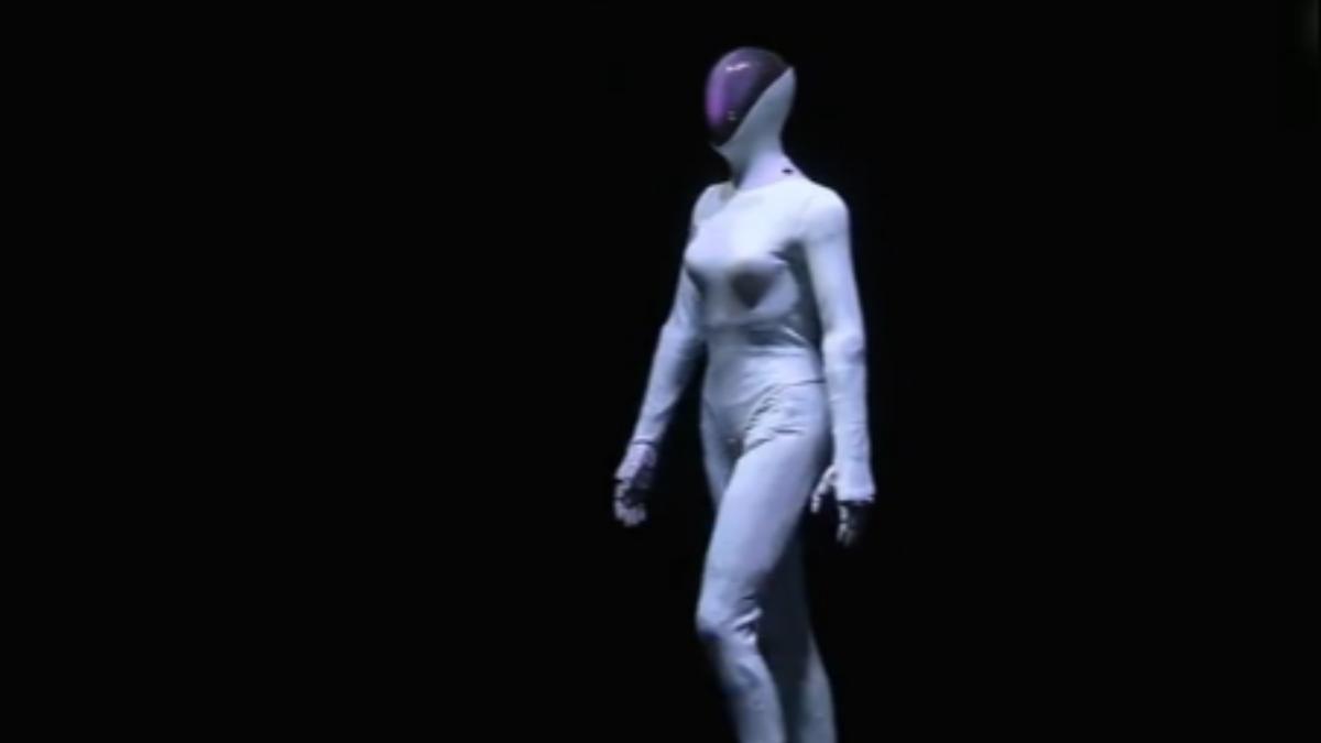 「貓步機器人」被質疑藏真人 小鵬剝皮闢謠