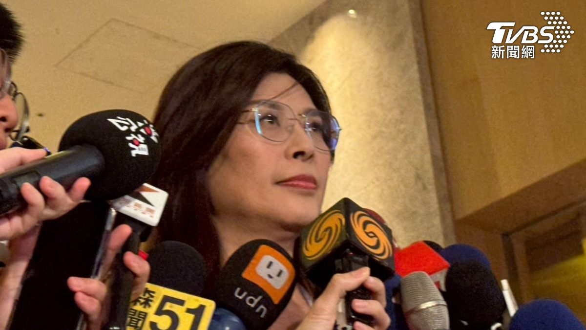 挺傅崐萁續任總召?鄭麗文急喊「尊重黨團」:我不會過問