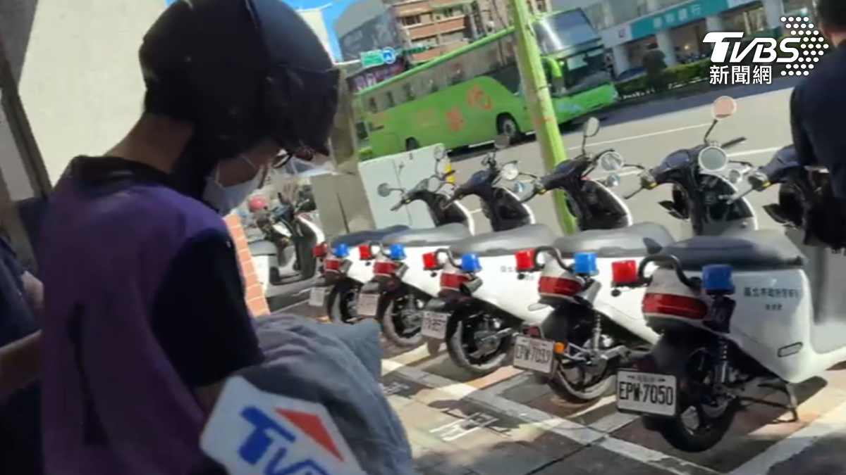 獨／日籍官員「佐佐木」交保又偷拍！相簿全是裙底照　壯漢怒揪脖制伏報警