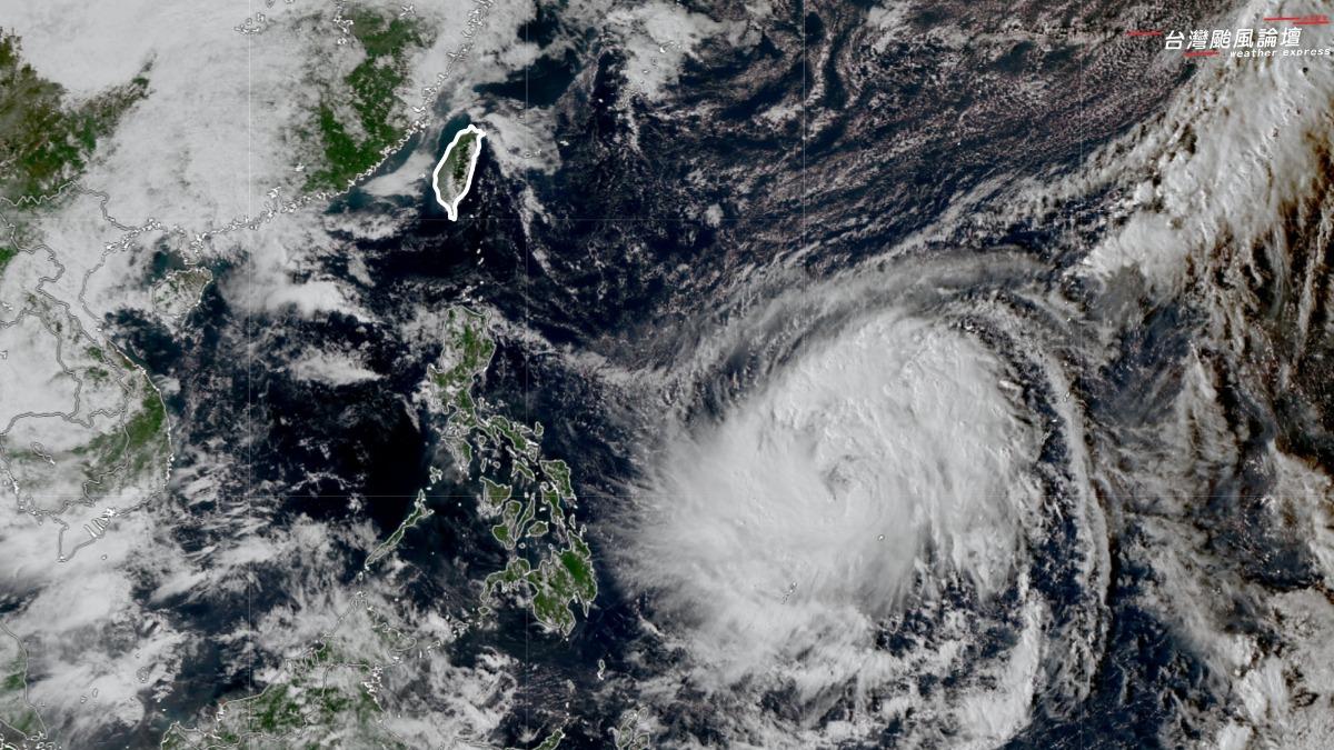 天氣/鳳凰颱風「超巨大」現況曝光!恐中颱撞進 2地雨下不完