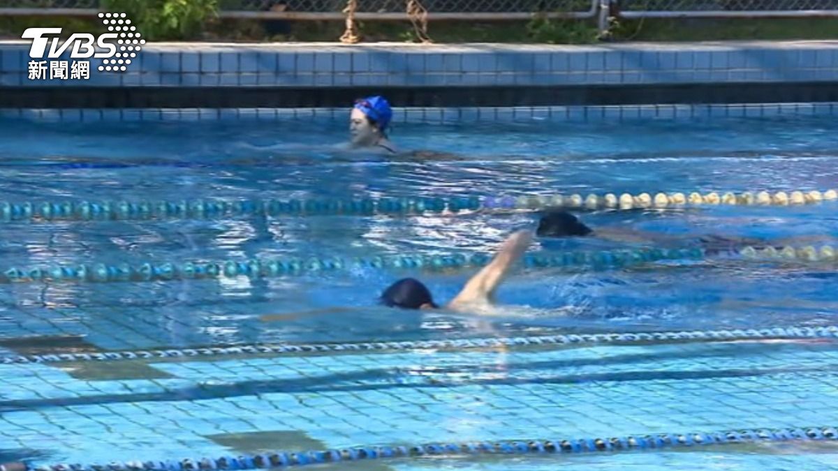 漏看「不賠泳池意外」　北市挨轟：矇眼簽保險