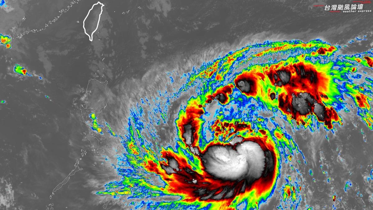 天氣／鳳凰颱風「環流大爆發」！雨下到紫爆　北部週一就變天開炸