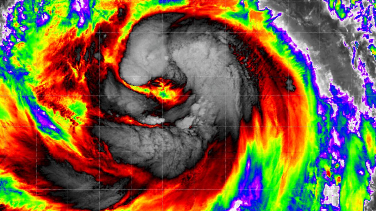 天氣/鳳凰颱風「路徑變了」!6縣市雨最猛 大迴轉衝台灣
