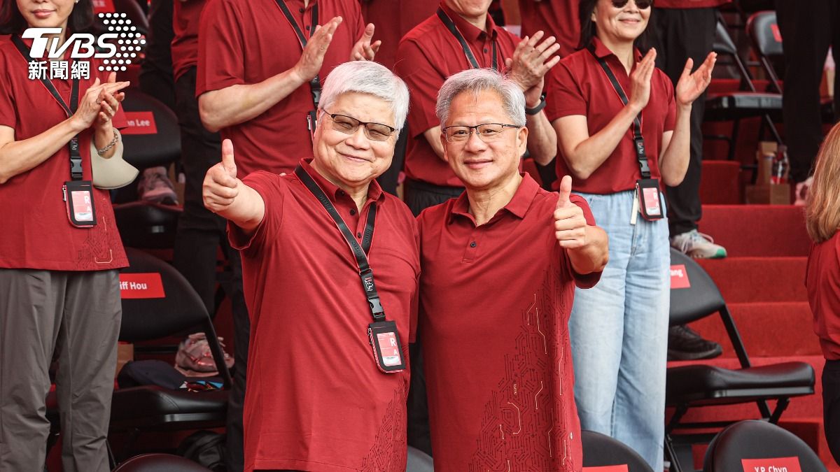 黃仁勳出差想家了！現身TSMC運動會「榮幸被當家人」曝再訪台時間