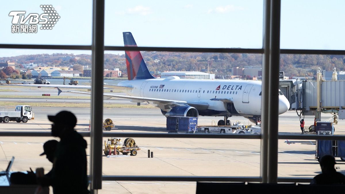 無空中交管、全美航班最多恐減20% 美府關門38天重擊航空業