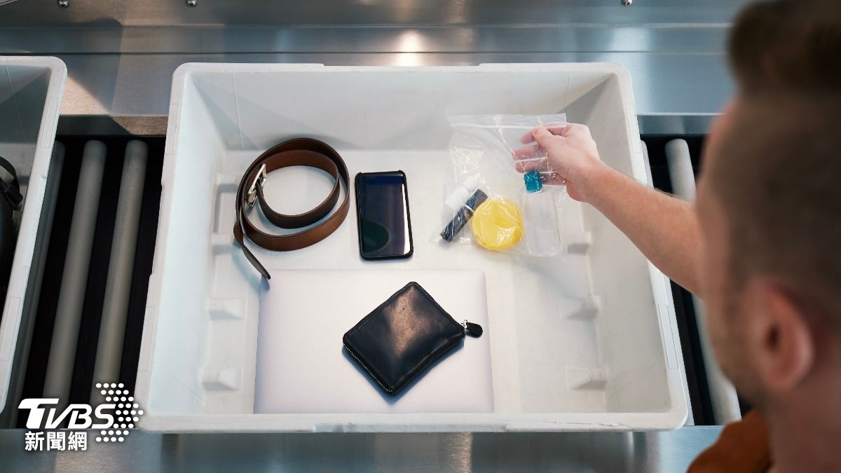 手機、筆電沒電「不能登機」！英機場新規：無法開機會被沒收