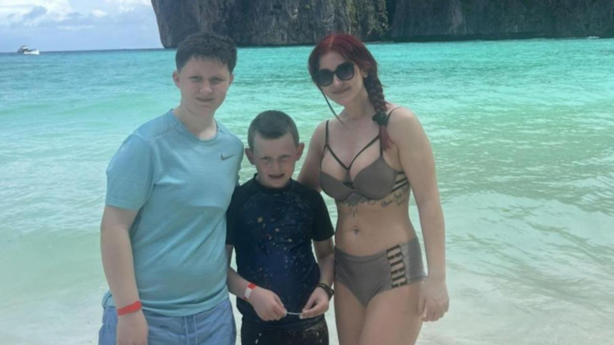 英母子赴泰旅行 竟因護照上有「貼紙痕」遭拒登機