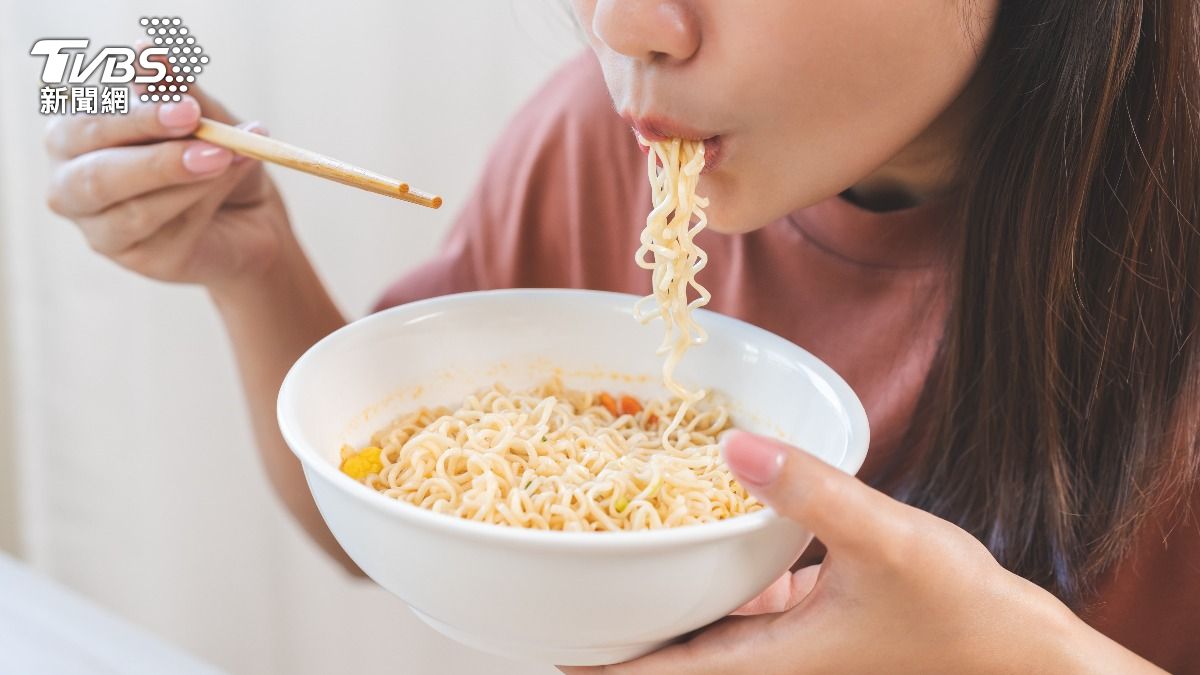 廚餘、泡麵湯都不能倒馬桶！達人曝「嚴重後果」：不只水管堵塞