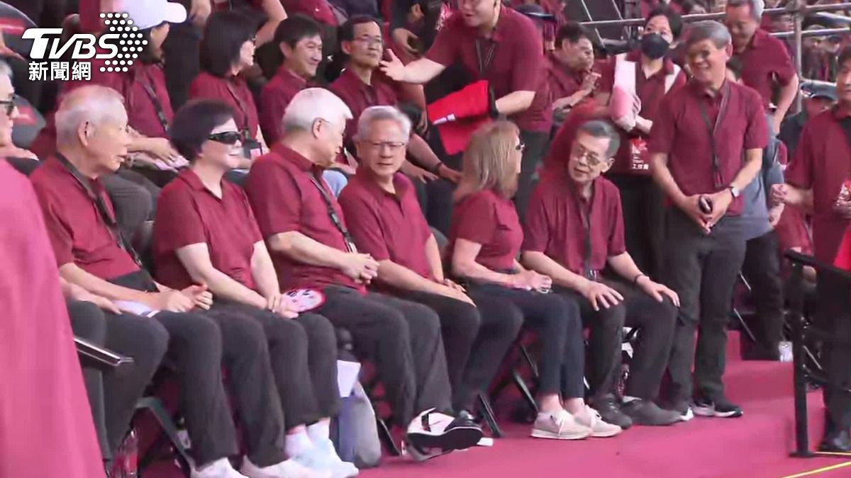 獨家鞋款曝光！魏哲家穿TSMC客製鞋暗示：明年都買得到