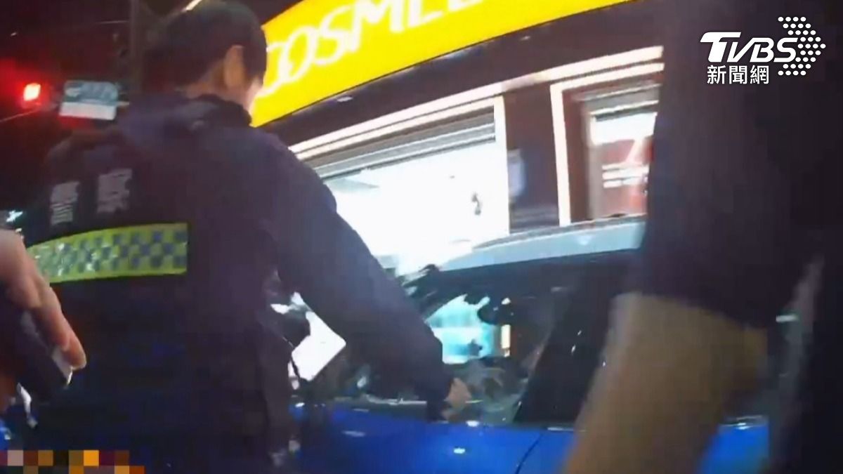 新北毒蟲無照又違停「不敢下車」　與警僵持30分鐘仍被破窗