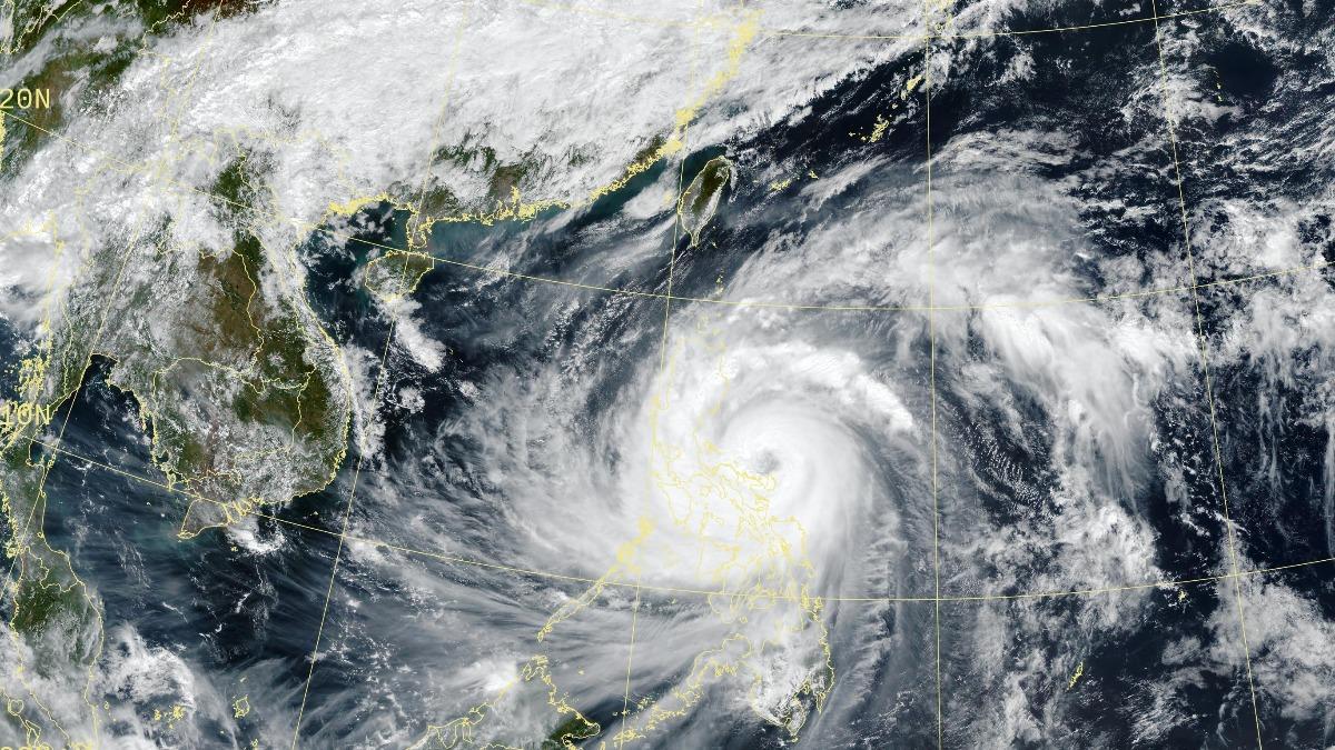 天氣／中颱鳳凰逼近！登陸後橫掃西部　專家曝：豪雨恐炸2地