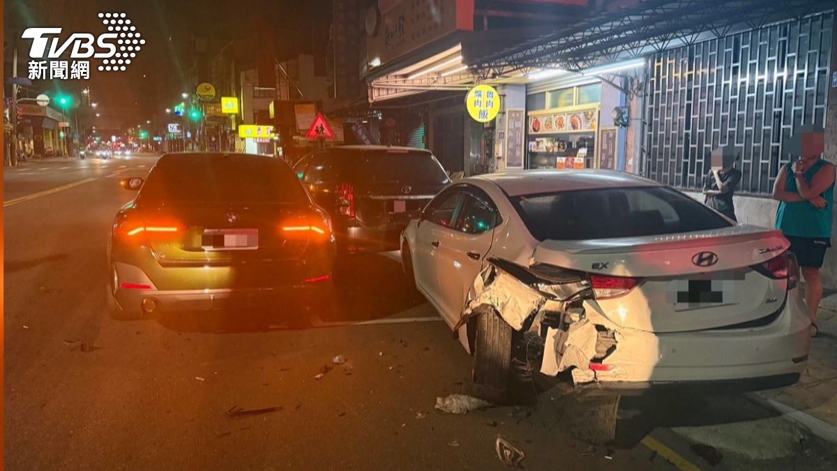 在家乾杯出來撞碎！醉女駕車衝撞　3輛汽機車