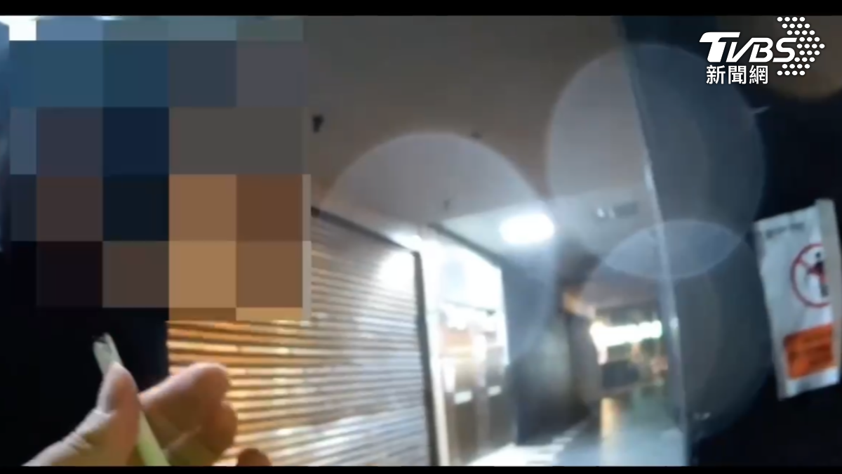 信義區騎樓吞雲吐霧跟警對眼 男秒丟K煙變證據