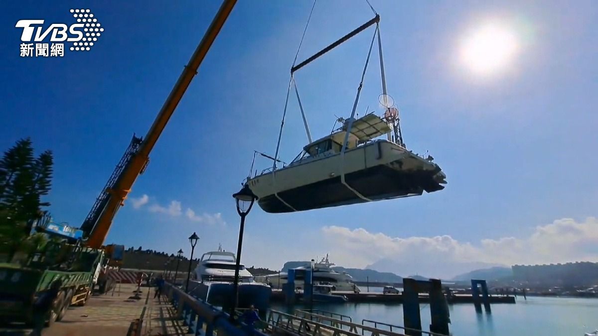 請上岸!碧砂漁港防鳳凰 吊掛23艘遊艇防颱