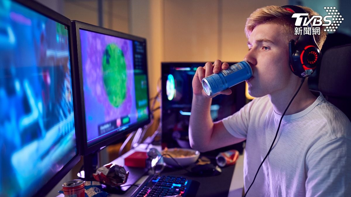 每日狂喝8罐能量飲料!21歲男咖啡因大超標「急性腎損傷」住院