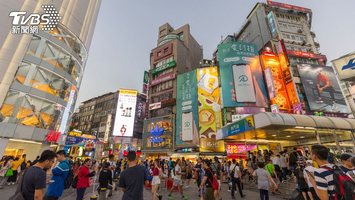 痛宰觀光客!西門90元小泡芙一盒賣220 網友批「被當盤子」