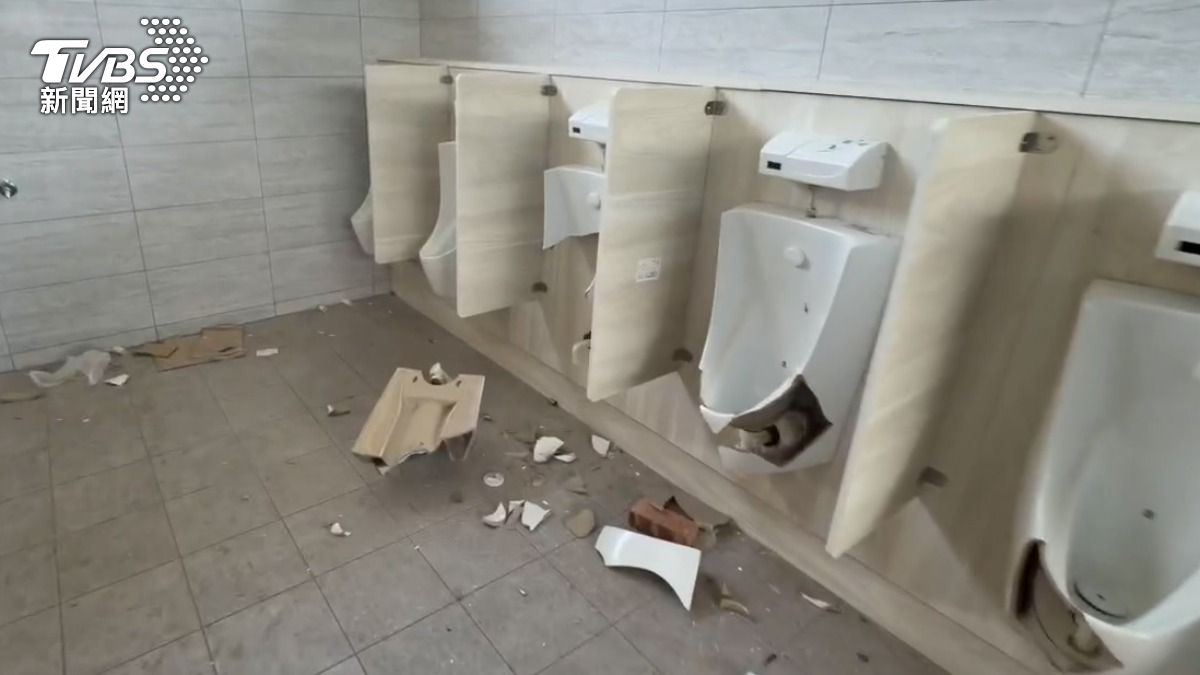只差1周就完工! 運動公園新建公廁 遭人全部砸毀