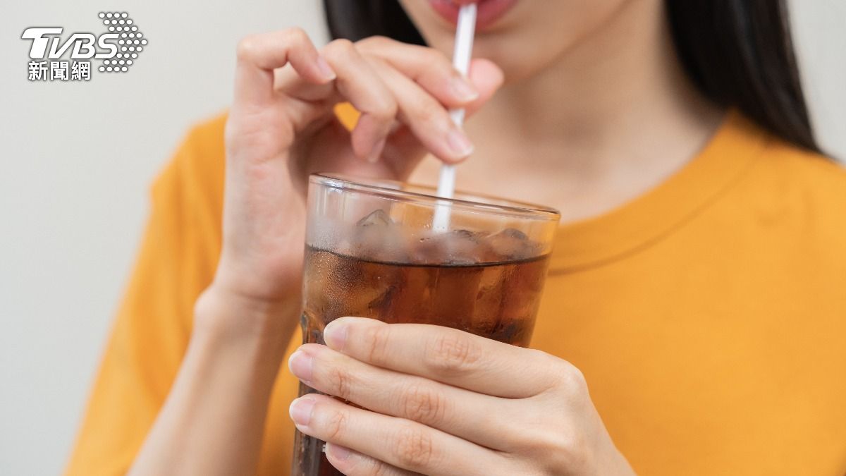 在超商自取吸管...遭店員警告「涉嫌盜竊」 妹子傻眼:我有問題?