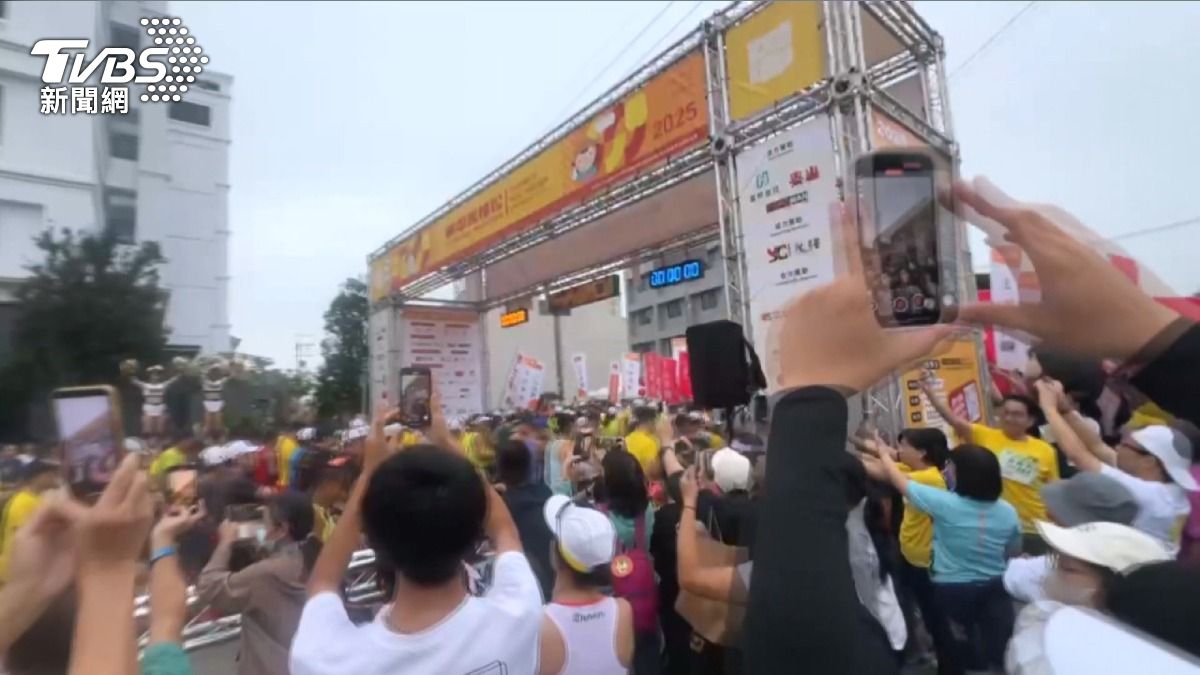 田中馬拉松邊跑邊吃!「甕仔雞+烤豬」超狂補給 馬拉松變美食天堂!