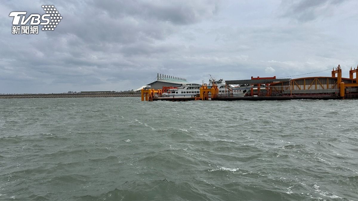 旅客注意!鳳凰颱風持續逼近台灣 金門小三通雙向全面停航