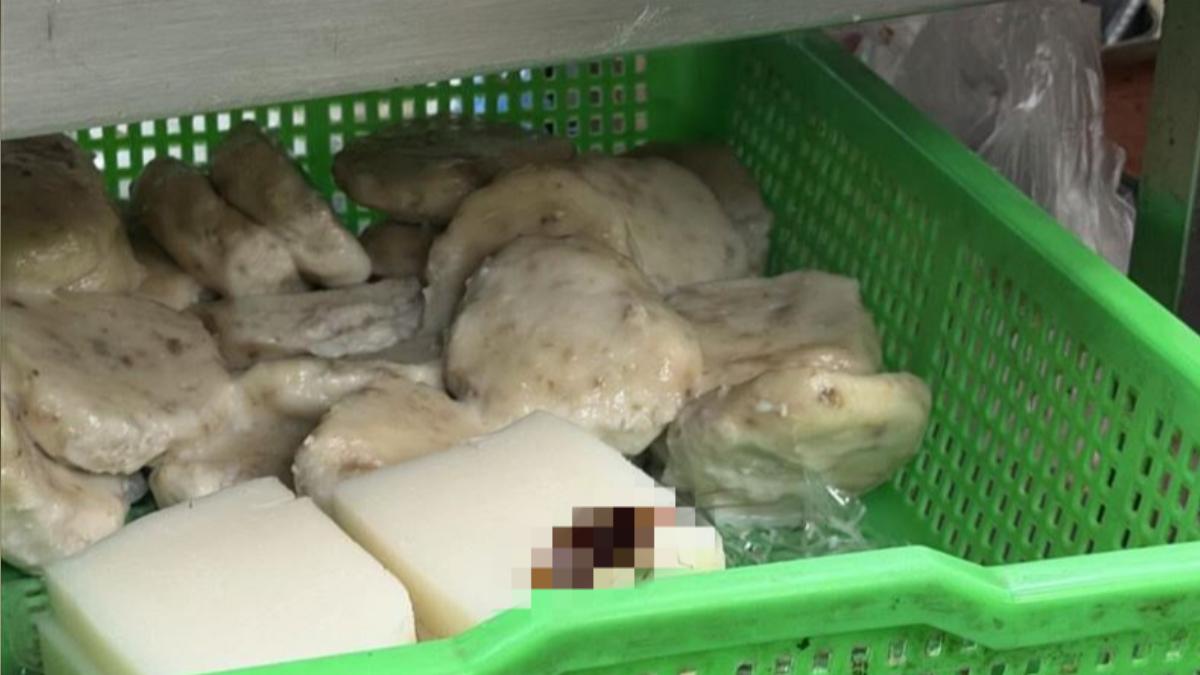 台中排隊夯店爆食安！純白菜頭粿驚見大蟑螂爽爬　超噁畫面曝