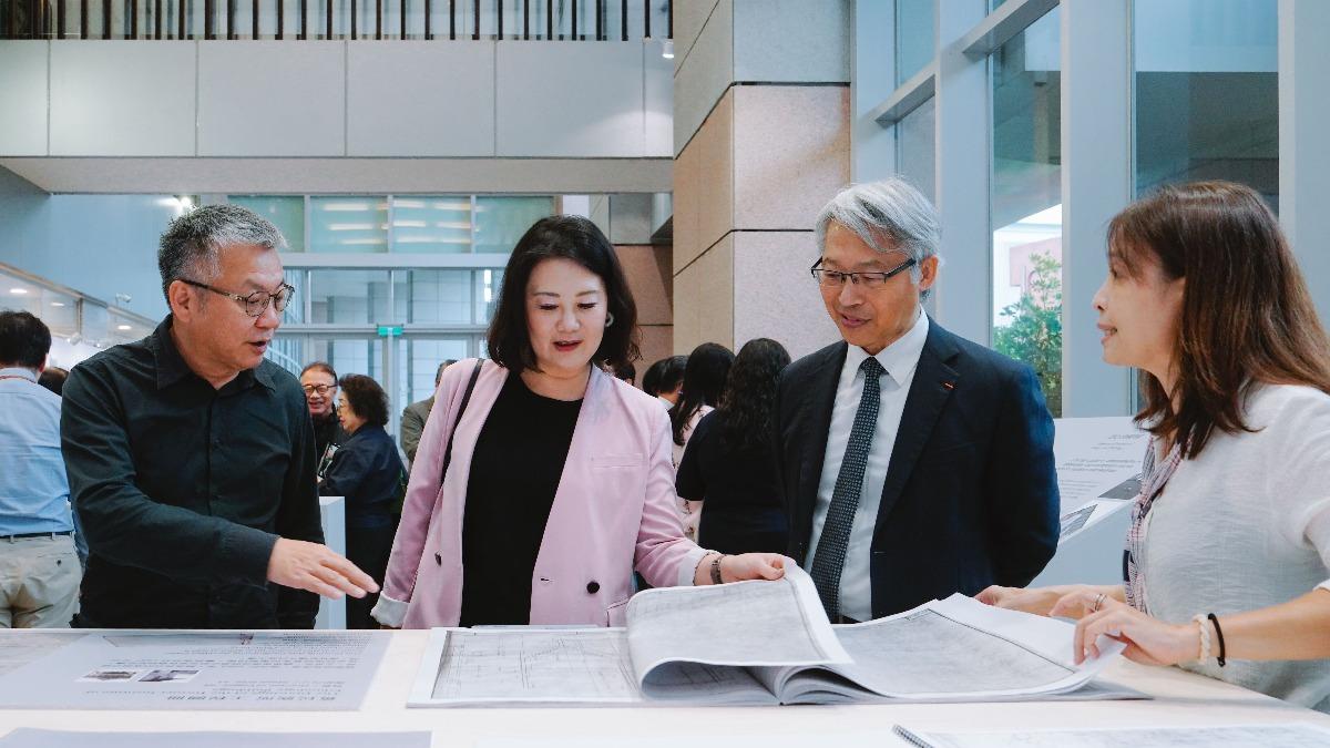 與吳思瑤同場! 中研院「官網照」不見李彥秀