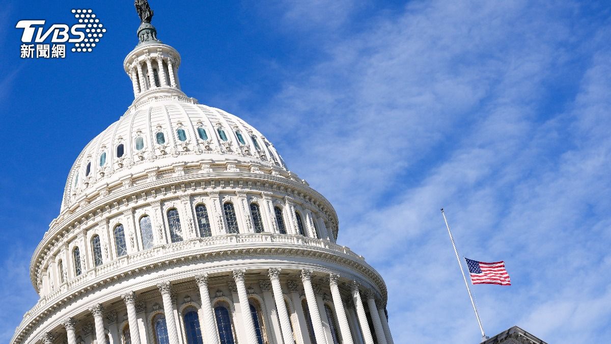 關門40天有望落幕!美單日破萬航班延誤 食物銀行仍擠爆