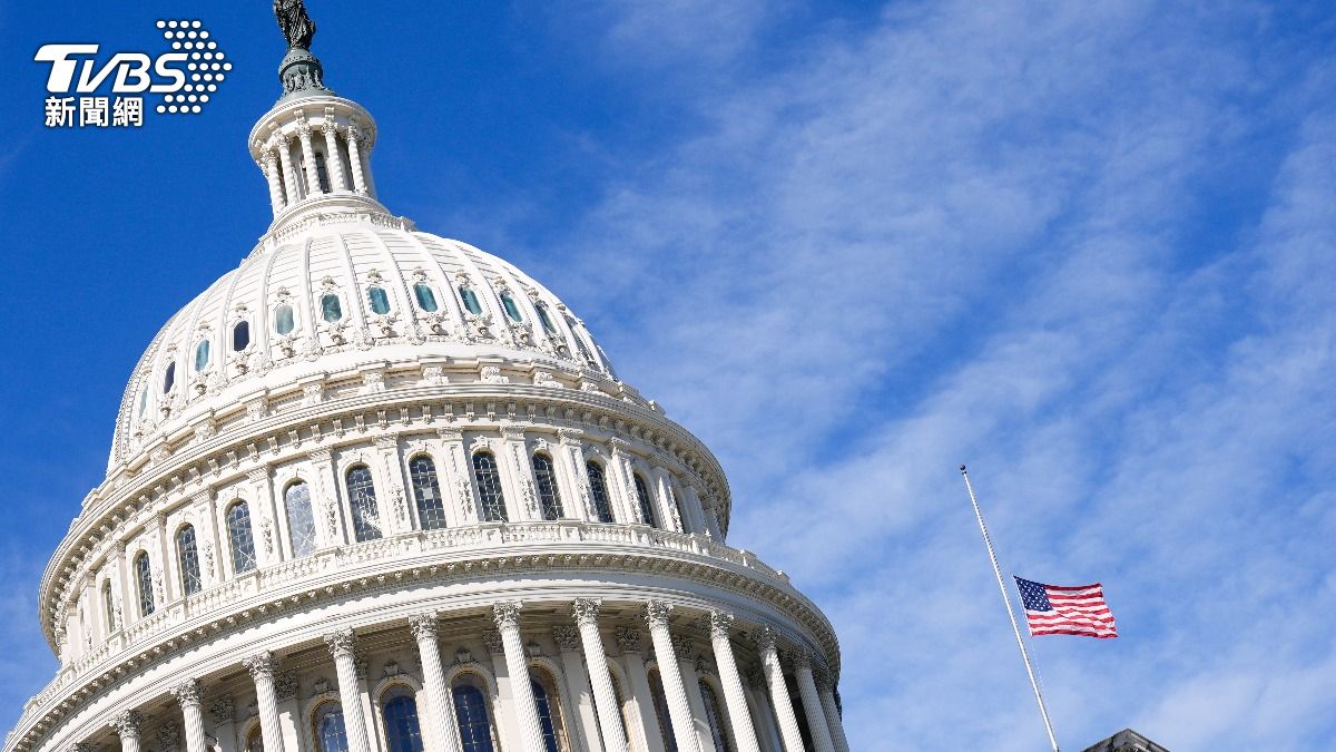 美政府停擺致6萬人失業！重開首日仍取消近千航班　6%削減不變