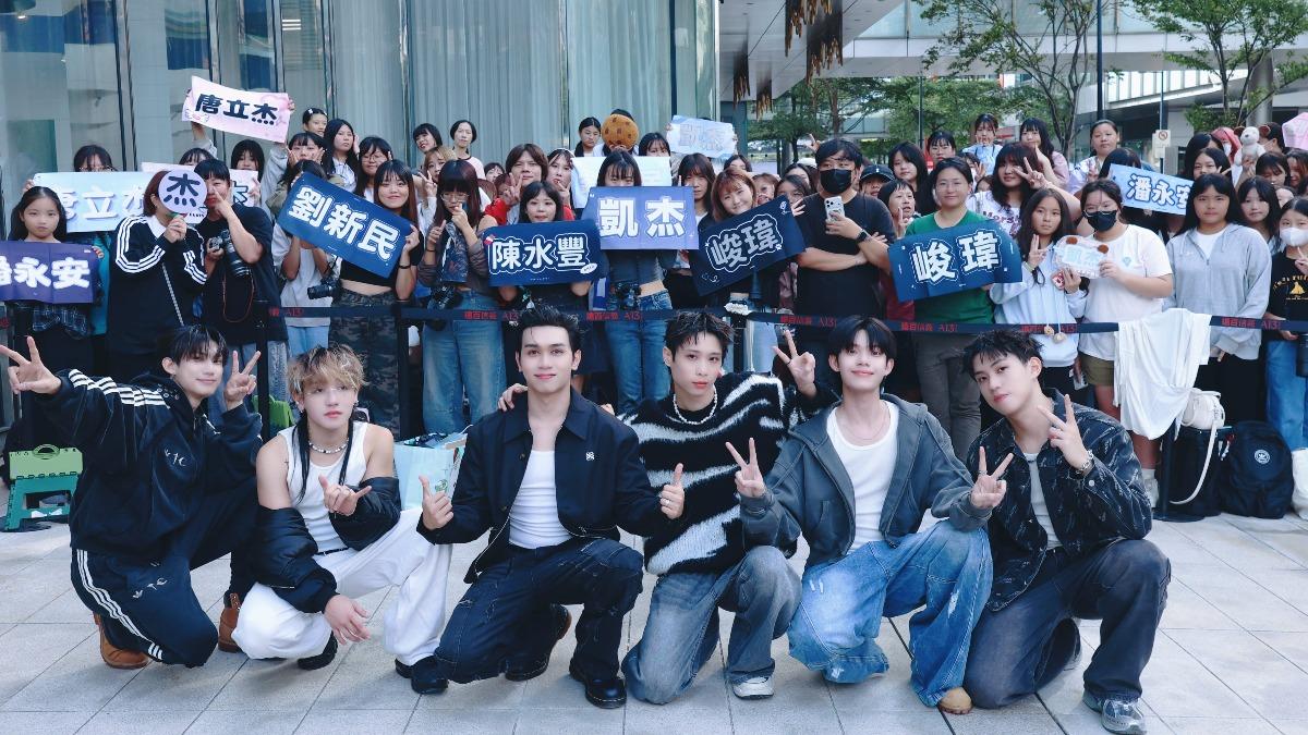 Saturnday新歌破百萬!信義區飆唱一小時寵粉 應援力挺超嗨