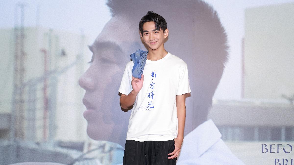 18歲「明華園小王子」轉戰大螢幕!爸爸北上力挺 免熱身現場後空翻