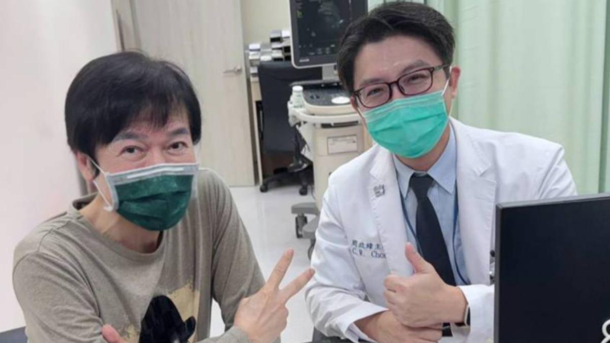 洪榮宏曬出跟醫生合照。（圖／翻攝自洪榮宏臉書）