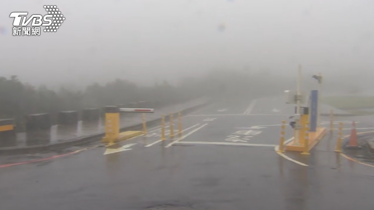 小油坑風雨嚇人 台北市山區雨勢達紅色警戒 獨家直擊文化大學氣象站