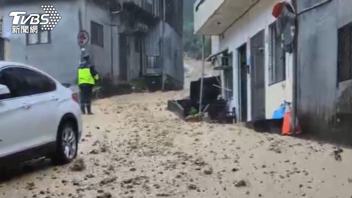 鳳凰颱風致災！宜蘭南方澳華山路土石流　大片泥水傾瀉而下